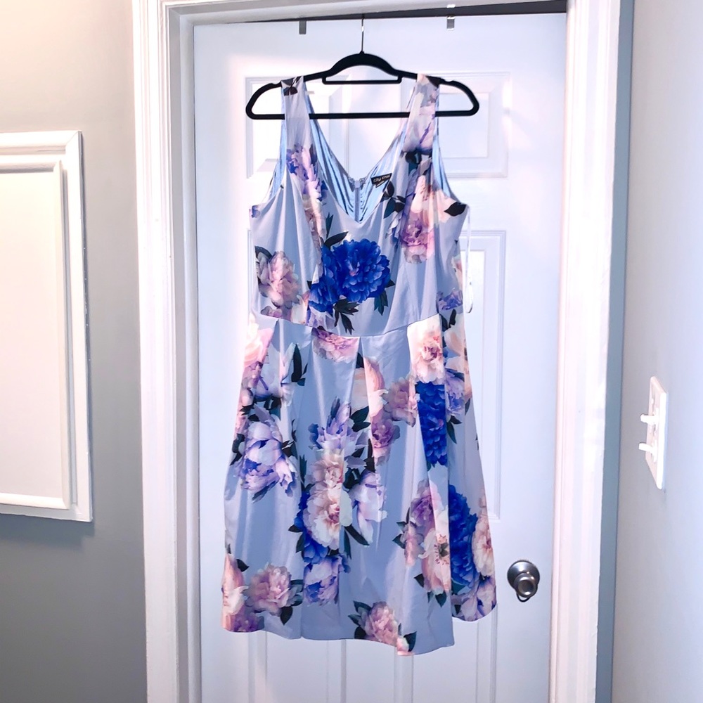 Moving-make offer! City Chic Floral Dress